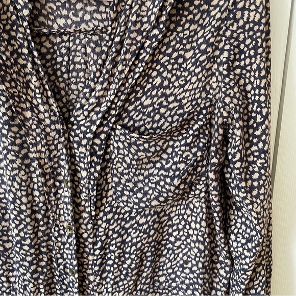 Animal print light button down blouse Sz M - Picture 3 of 6